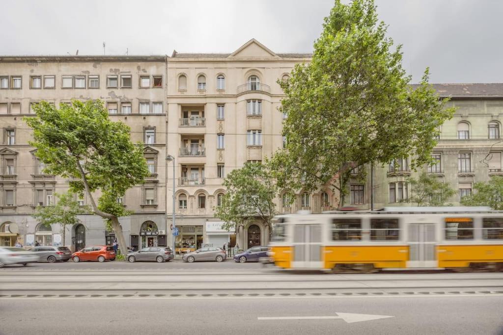 In Heart Of Bartok Bela Boulevard Apartment