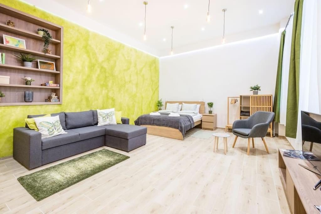 In Heart Of Bartok Bela Boulevard Apartment *