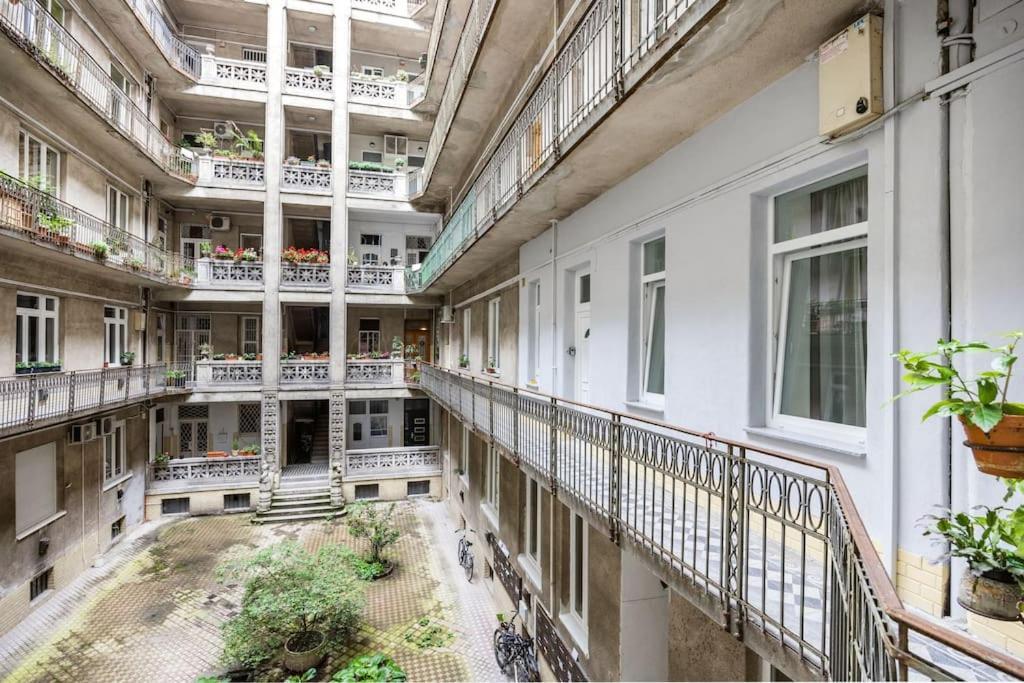 In Heart Of Bartok Bela Boulevard Apartment *