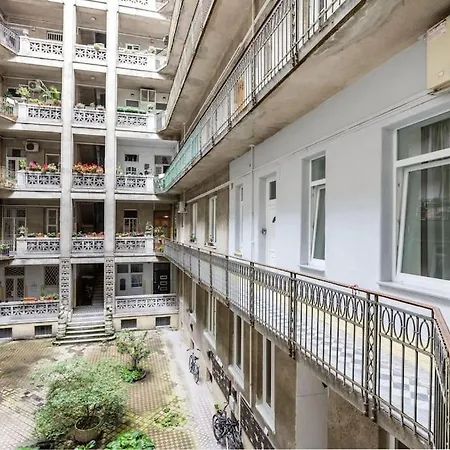 Studio Apartment In Heart Of Bartok Bela Boulevard Budapest Exterior photo